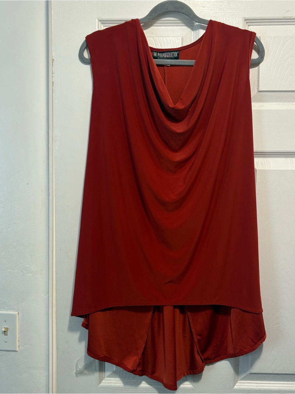 The Pyramid Collection Rust Red Sleeveless Top Size L